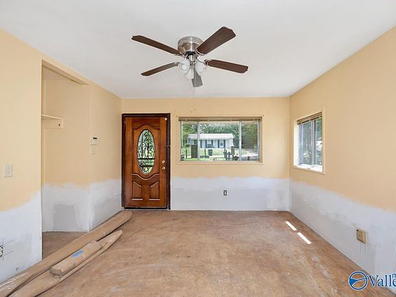 2nd image of 3829 Crane Dr NE