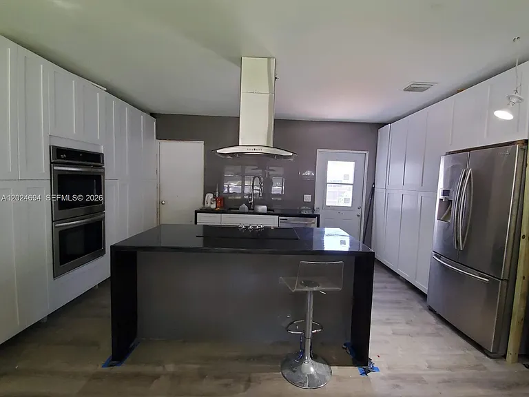 1081 NE 166th St — Photo 3