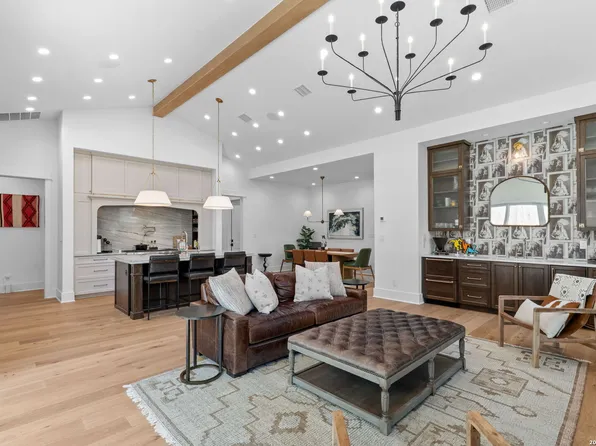 808 CANTERBURY HILL ST, Terrell Hills, TX 78209
