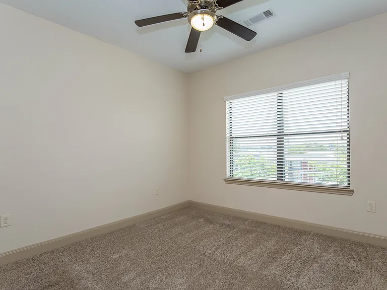 La Mariposa Apartments — Photo 26