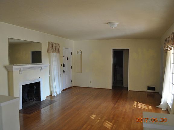 4th image of 4954 Cresita Dr