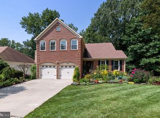 6832 Camus Pl, Springfield, VA 22152