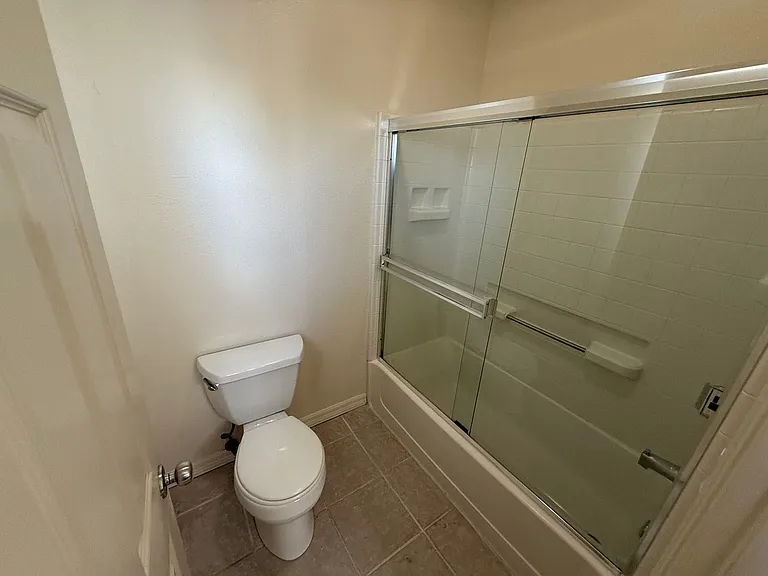 1446 Holly Ave — Photo 14