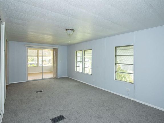 4th image of 902 Laurel Cir