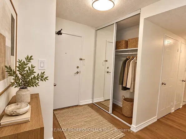 350 Webb Dr #210, Mississauga, ON L5B 3W4
