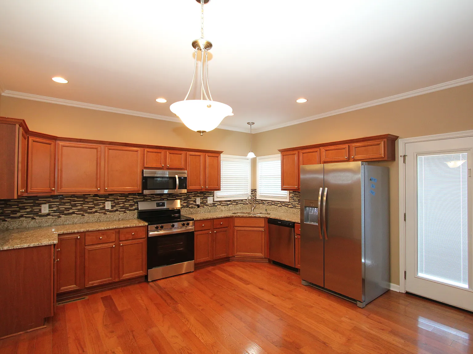4 bed, 3.5 bath, 2651 sqft, $2,550 — Photo 2