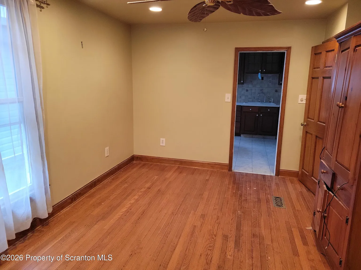 1 bed, 700 sqft, $1,100 — Photo 2