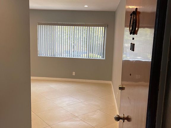 4th image of 1632 Camden Ave APT 101