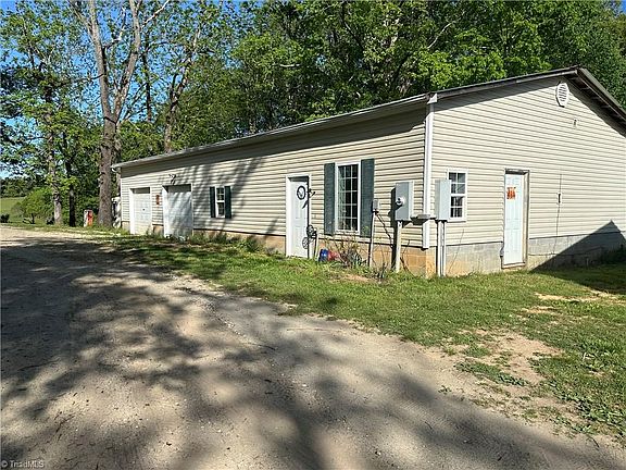 3rd image of 4842 Hatchers Chapel Rd