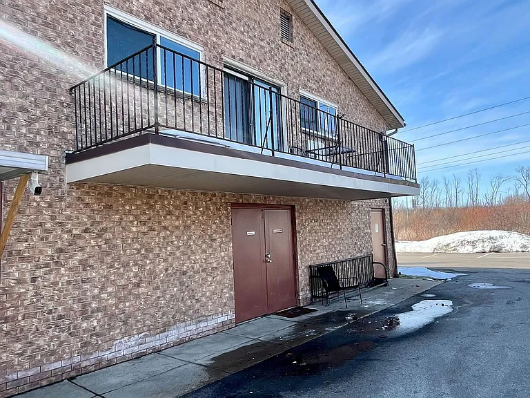 Holiday Meadows Apartments — Photo 10