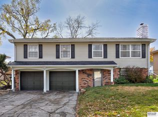 10105 Mockingbird Dr, Omaha, NE 68127