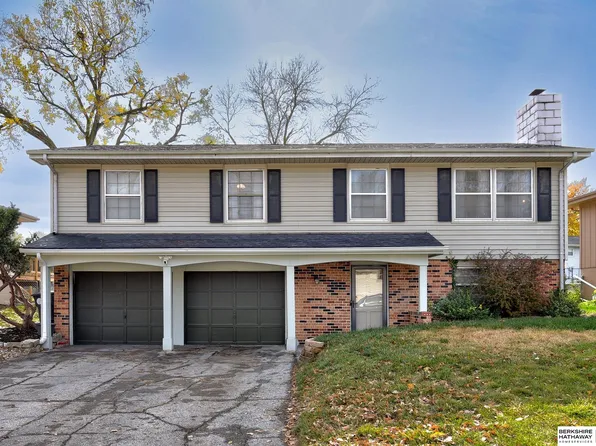 10105 Mockingbird Dr, Omaha, NE 68127