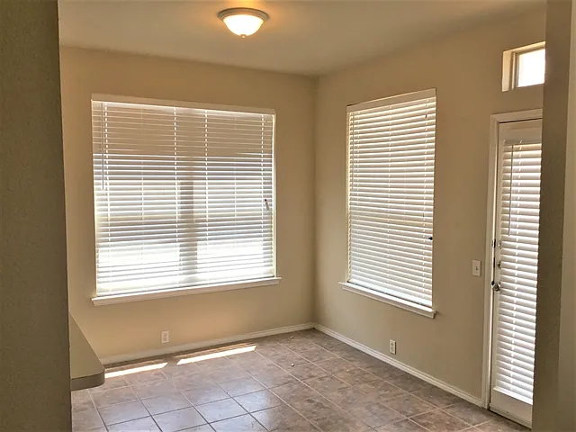 4 bed, 2.5 bath, 2786 sqft, $2,750 — Photo 3