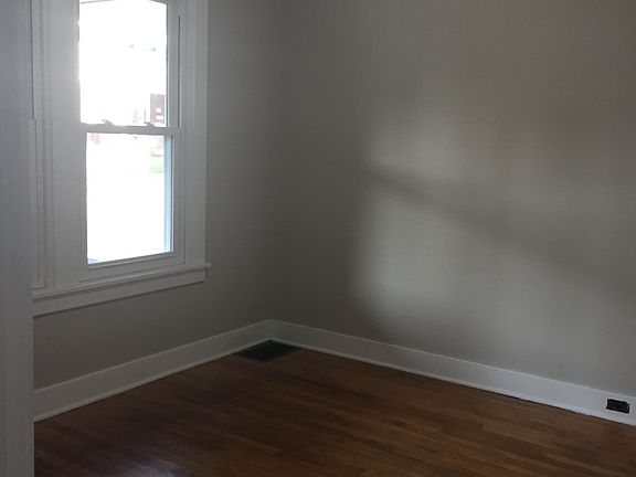 5th image of 418 Parker St