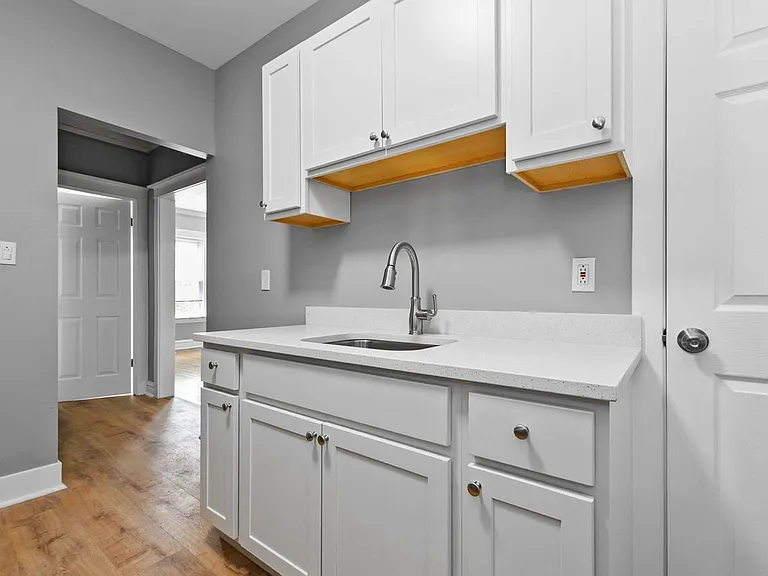7557-59 S. Calumet Ave. / 348-58 E 76th St. — Photo 11