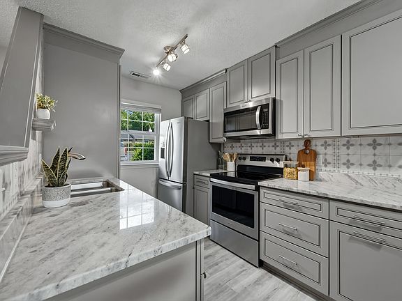 4th image of 212 Kentucky Dr