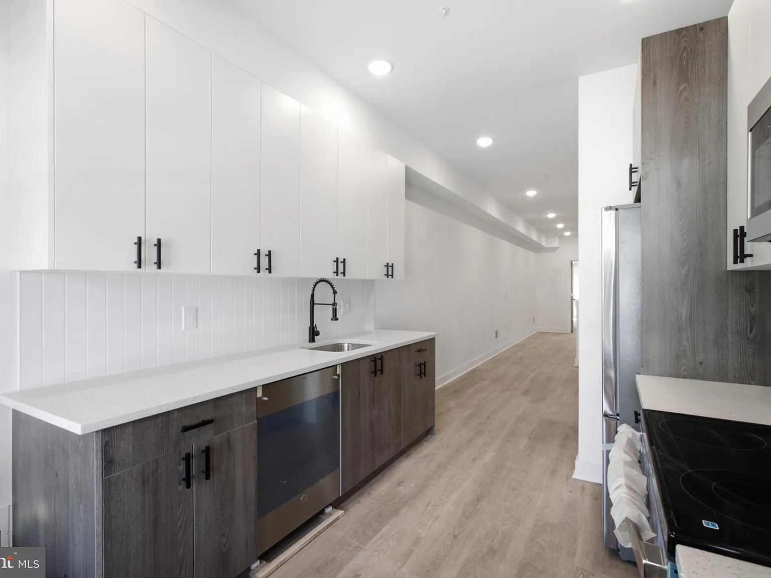3 bed, 3.0 bath, $1,800 — Photo 4