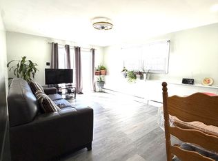 138 Cambridge St #1, Valley Stream, NY 11581