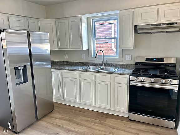 2nd image of 812 E College St #1