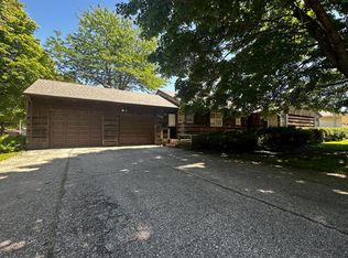 1126 Elmwood Ave, Worthington, MN 56187
