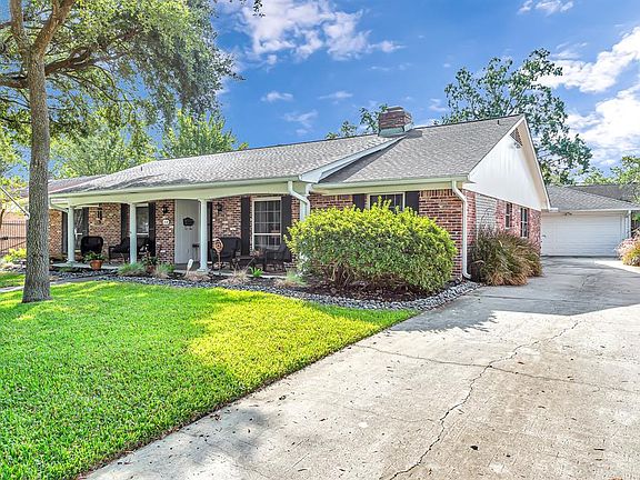 3rd image of 318 Pebblebrook Dr