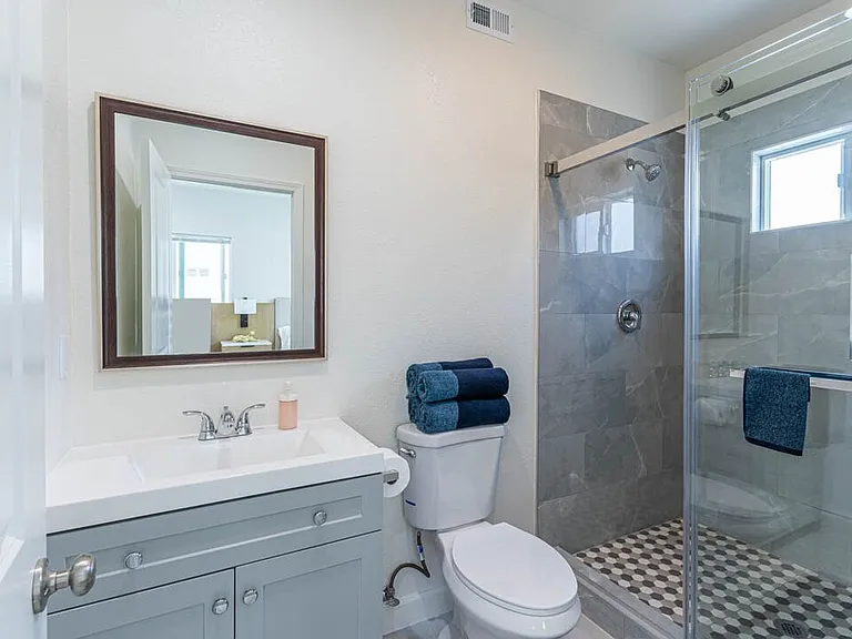 866 N Edgemont St #5 — Photo 8