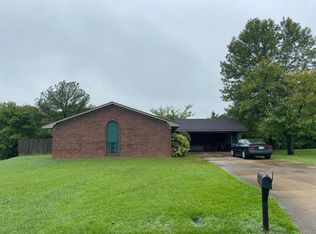 1725 Rollingwood Dr, Tupelo, MS 38801