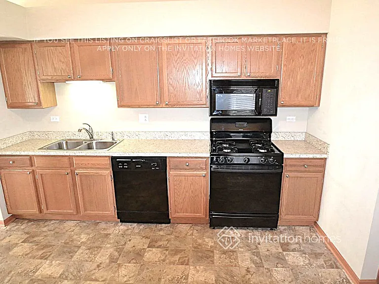 1241 Victoria Ct — Photo 4