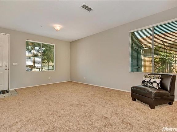 4th image of 827 Wallace Dr