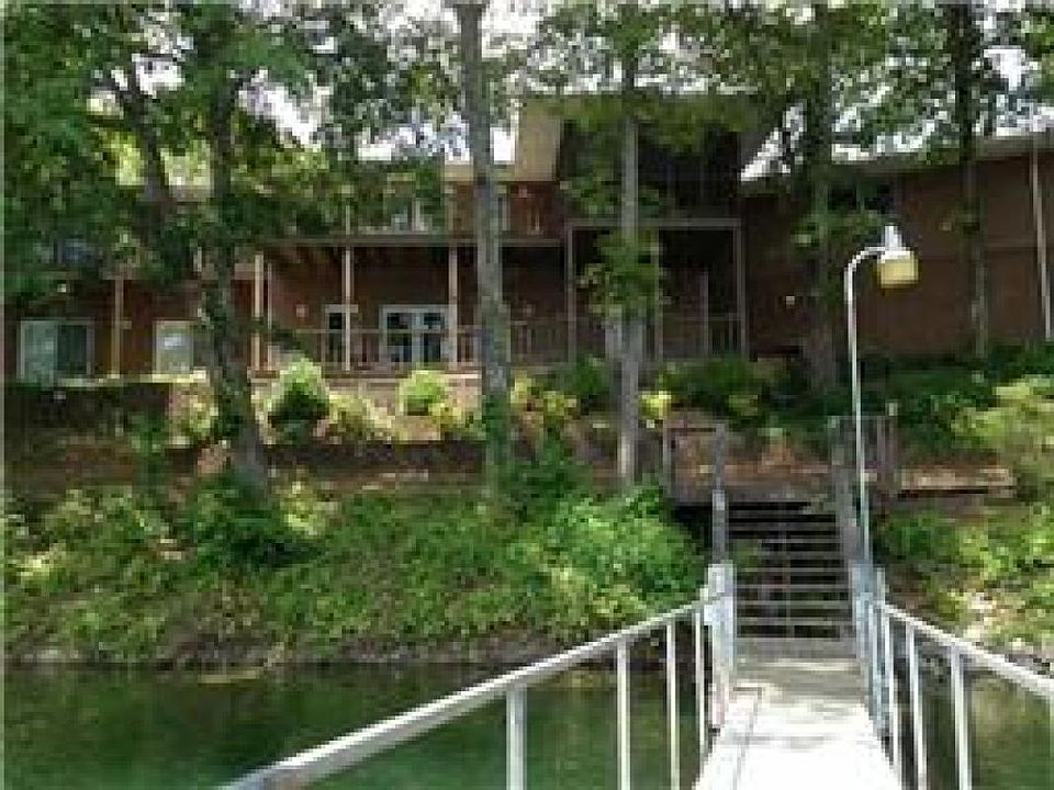 1st image of 390 Bluff Dr