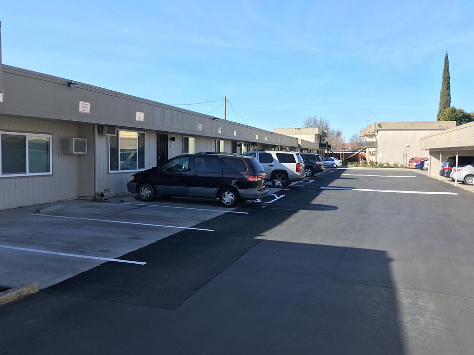 1st image of 1629 Holly Dr APT 4