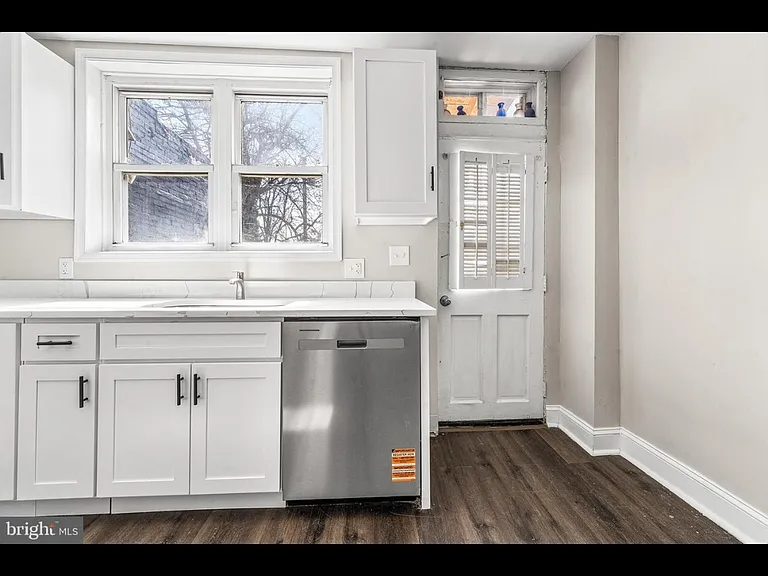 2517 W Pratt St — Photo 4