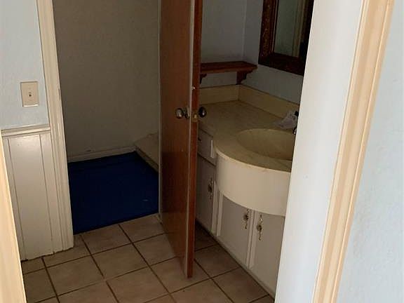 4th image of 938 Lake North Dr