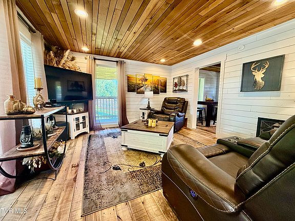 4th image of 157 Cedar Ridge Private Dr