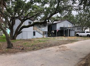 103 Oak St, Grand Isle, LA 70358