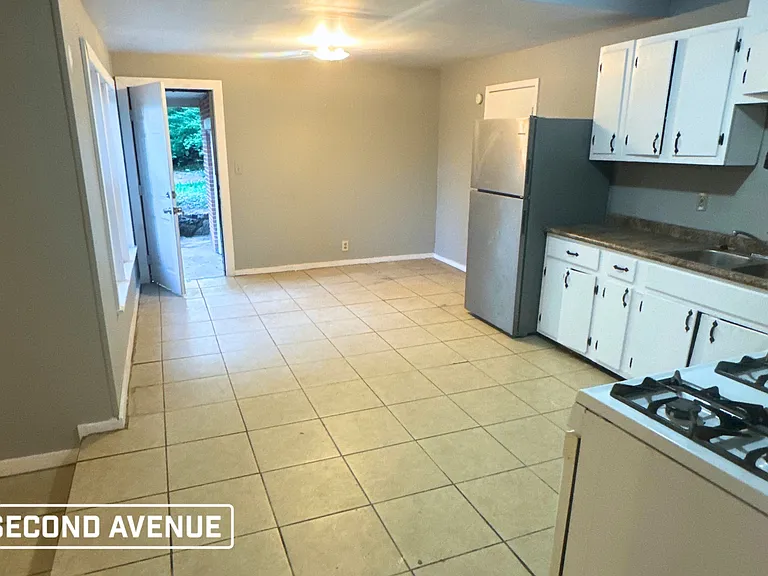 3030 McCool Ave — Photo 2