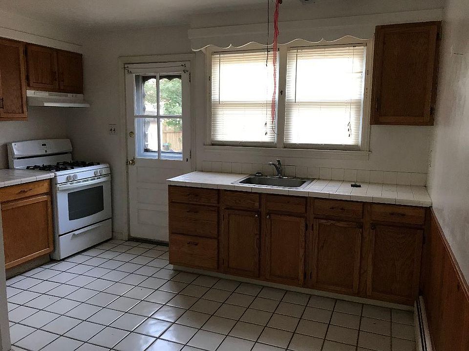 2nd image of 225 Alameda Ave