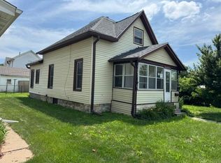723 7th St SW, Cedar Rapids, IA 52404