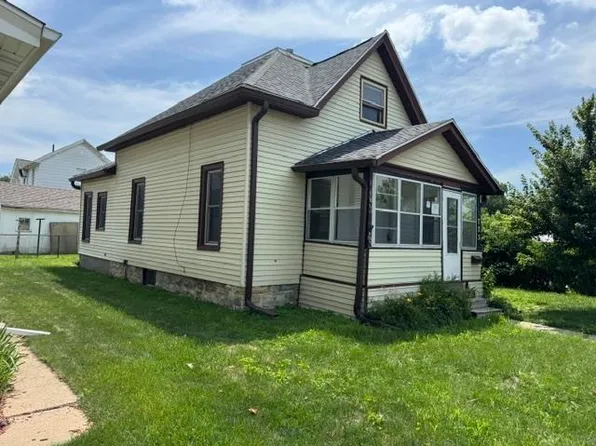 723 7th St SW, Cedar Rapids, IA 52404