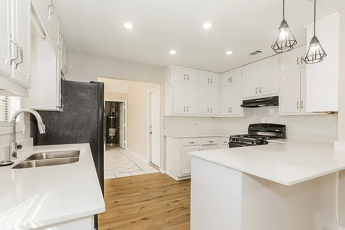 945 Sideline Ct — Photo 6