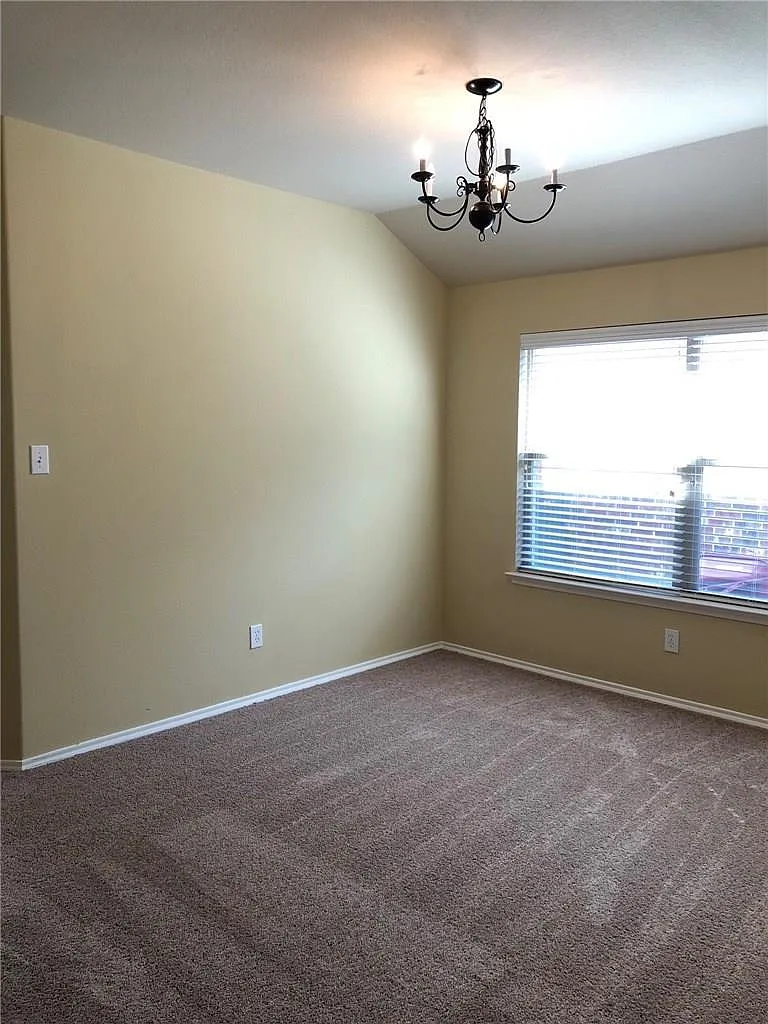 3 bed, 2044 sqft, $2,150 — Photo 4