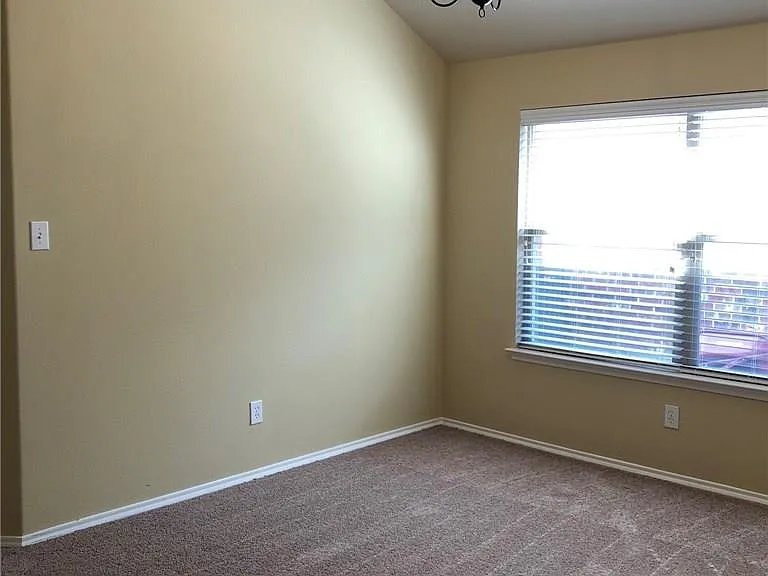 1104 Kaufman Rd — Photo 4