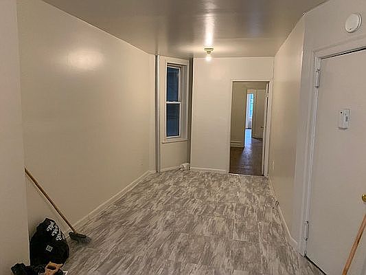 3rd image of 732 Melrose Ave APT 1