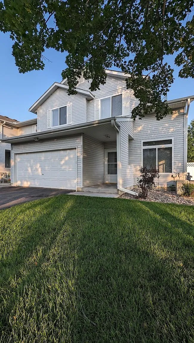 3 bed, 1.5 bath, 1420 sqft, $1,995 — Photo 1