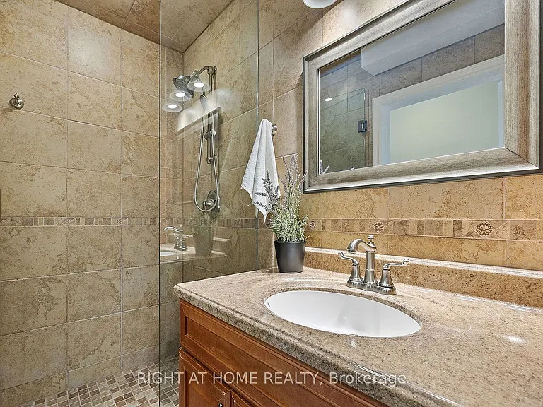 40 Catalina Dr — Photo 16