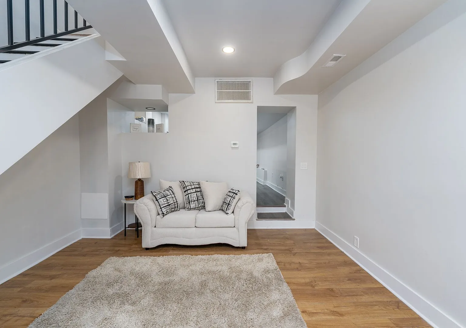 Furnished 3-Bedroom, 3-Bathroom Rental Close to University of Maryland and Downtown — Photo 3