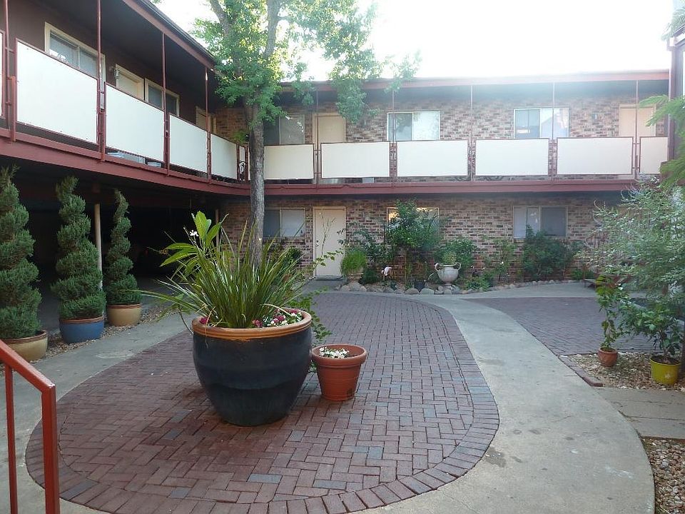 1st image of 1840 Richmond Ave APT 28