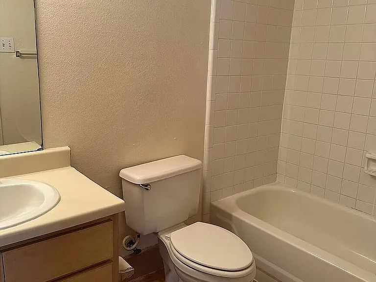 1005 Hendricks Ave #1 — Photo 4