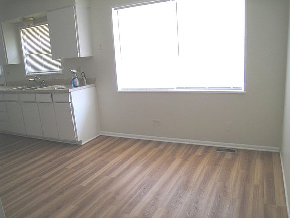 4th image of 539 Sussex Ct