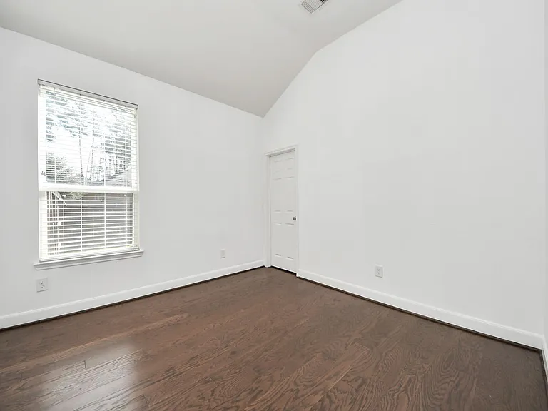 1947 Parnevik Pl — Photo 17